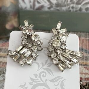 Vintage Juliana DeLizza Elster D&E Art Glass Rhinestone Ear Climber Clip Earring